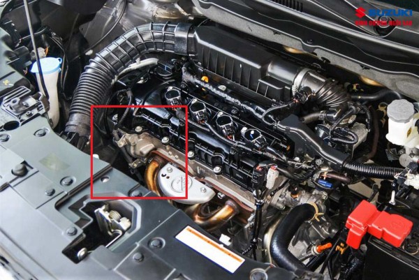 Suzuki XL7 được người dùng phản ánh hiện tượng thấm dầu khoang động cơ