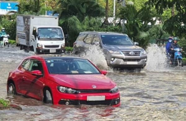 Kinh nghiệm xử lý khi xe ô tô bị ngập nước