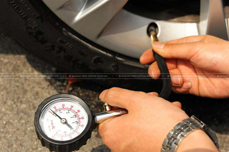 Cách xử  ký nổ lốp xe ô tô
