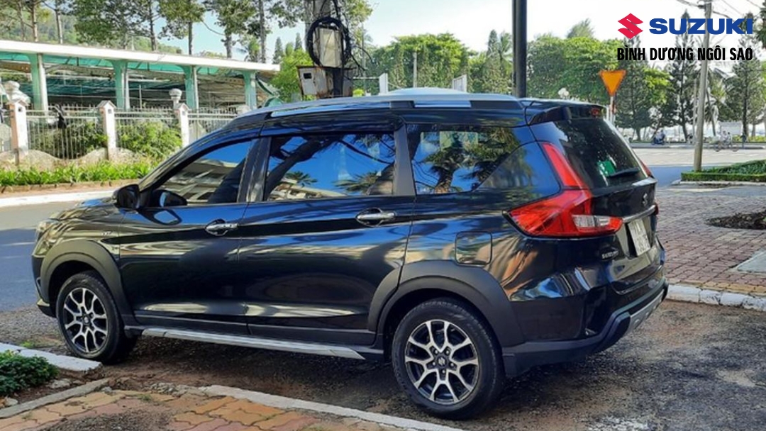 gia-lan-banh-suzuki-xl7-mau-den