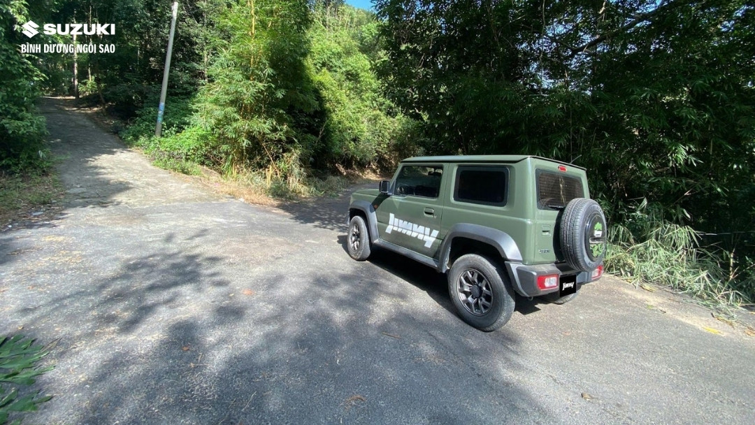 kham-pha-dinh-la-ban-cung-suzuki-jimny