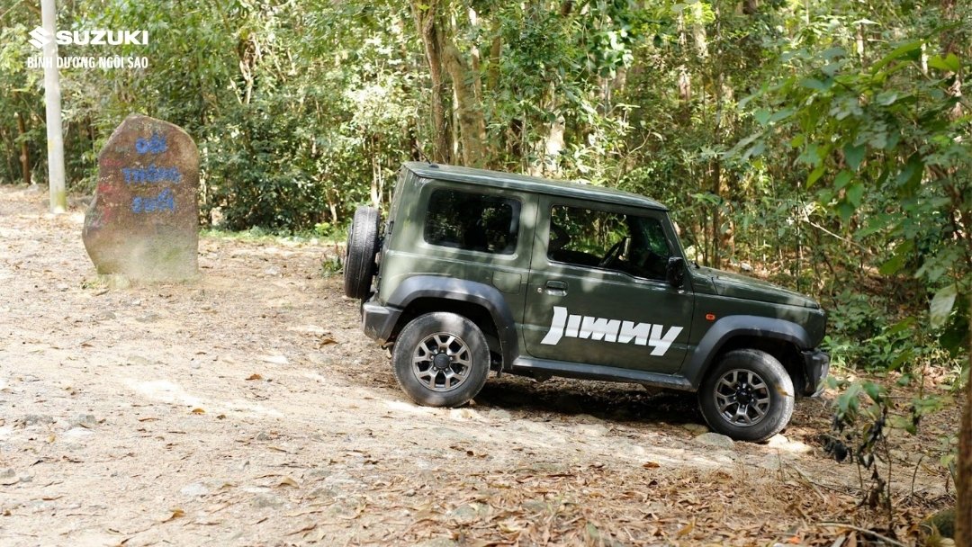 kham-pha-dinh-la-ban-cung-suzuki-jimny