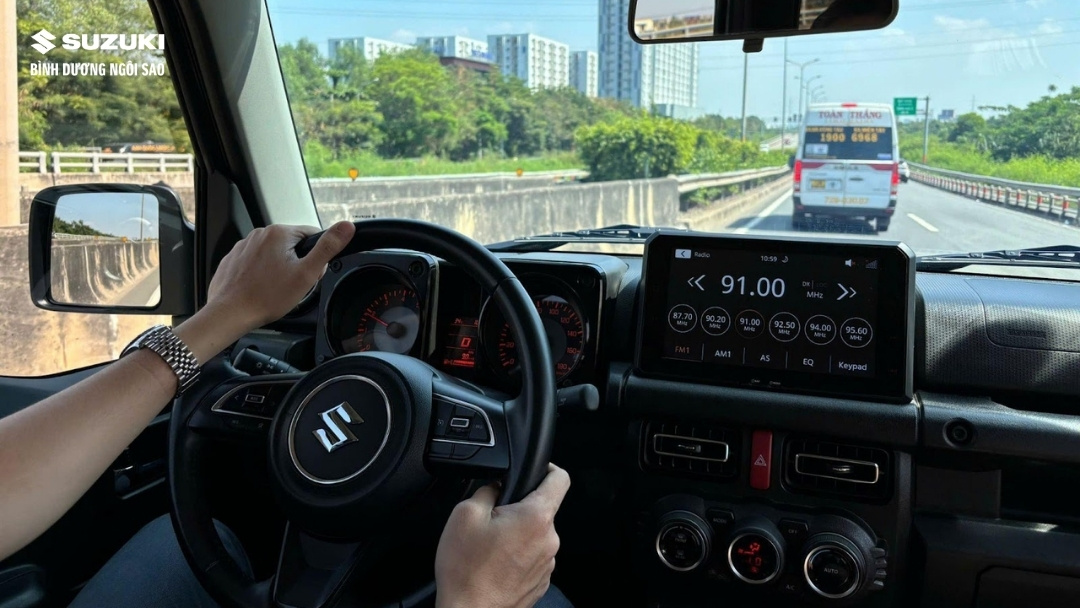 kham-pha-dinh-la-ban-cung-suzuki-jimny