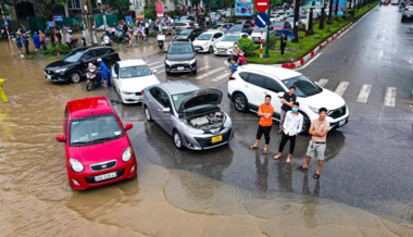 khi xe ô tô bị ngập nước và cách xử lý