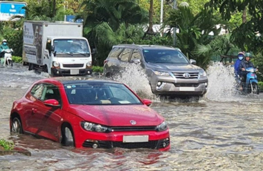 khi xe ô tô bị ngập nước và cách xử lý