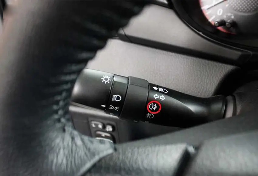 kinh nghiệm lái xe trời mưa