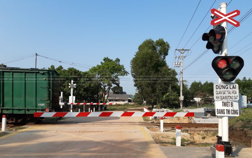 lái xe qua đường sắt
