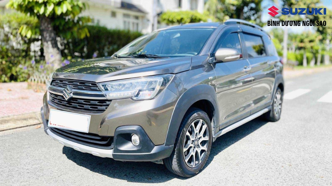 mua-xe-suzuki-xl7-mau-xam-giao-xe-ngay