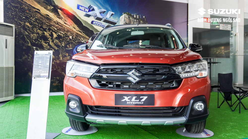 suzuki-xl7-hybrid-mau-cam-den