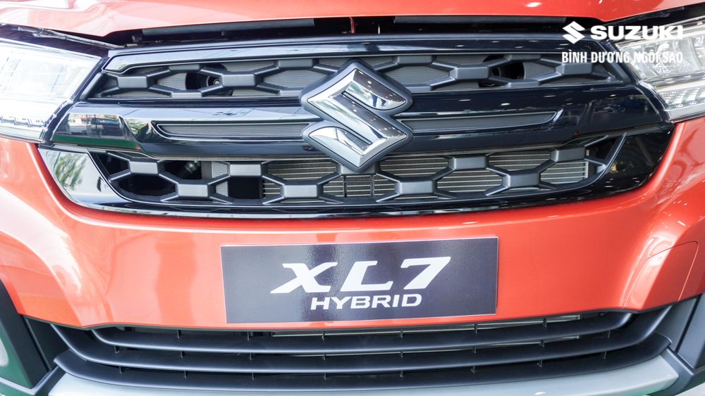 suzuki-xl7-hybrid-mau-cam-den