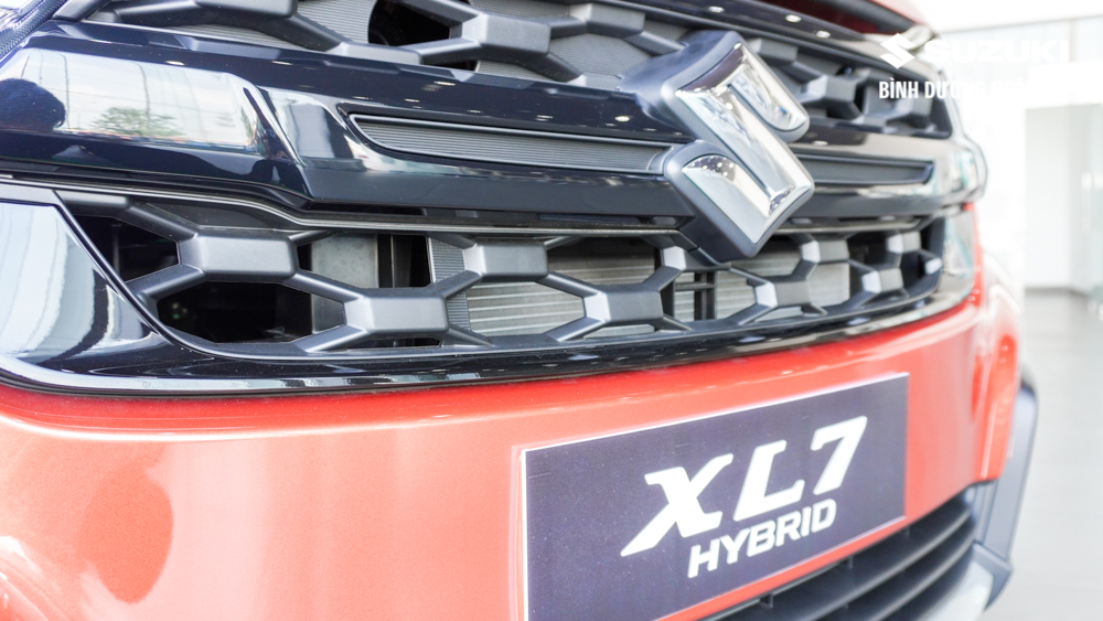 suzuki-xl7-hybrid-mau-cam-den
