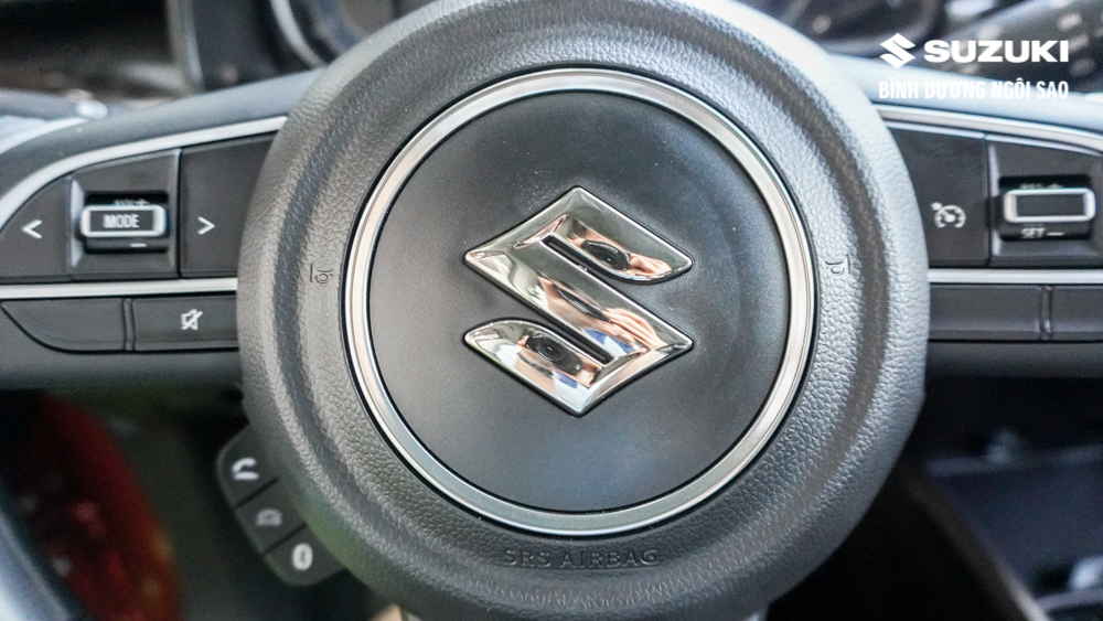 suzuki-xl7-hybrid-mau-cam-den