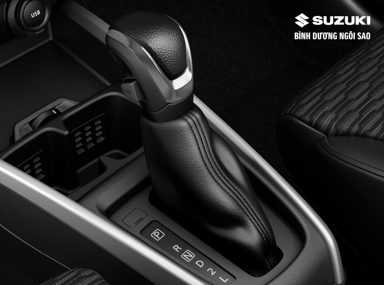 Suzuki-XL7-Hybrid-mau-trang-den
