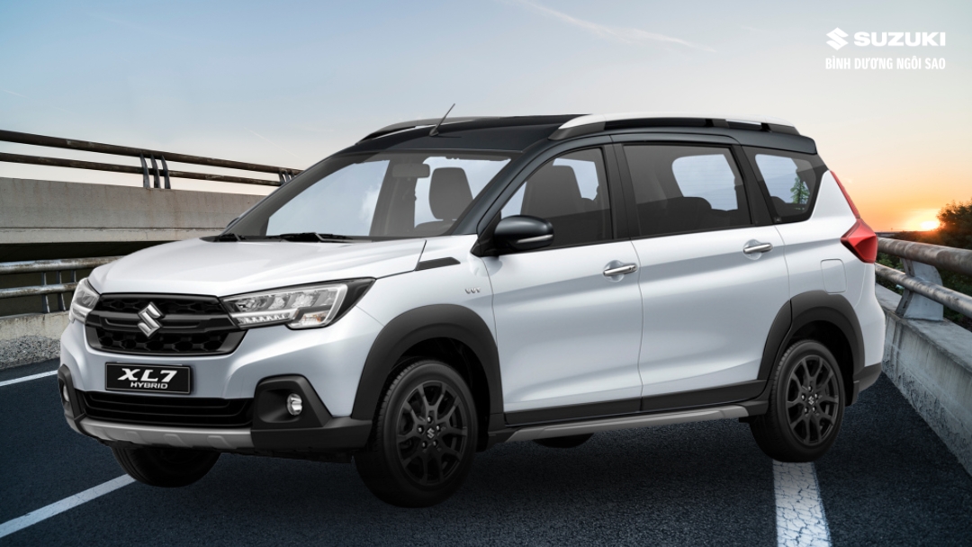 suzuki-xl7-hybrid-mau-trang-den