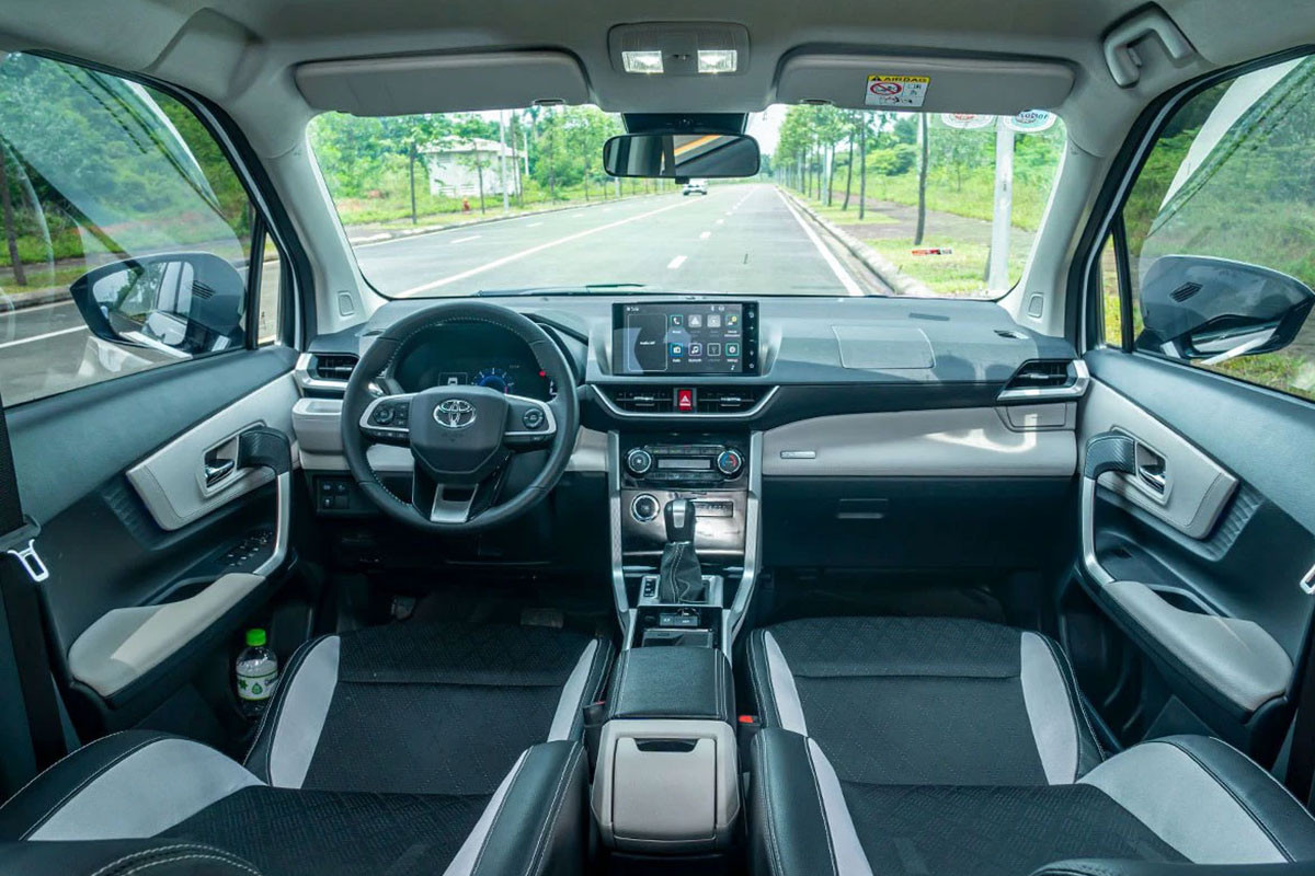 Suzuki Ertiga Hybrid và Toyota Veloz Cross