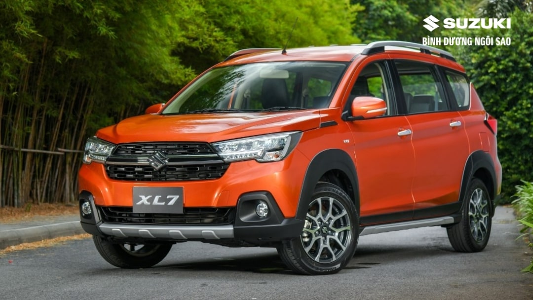 xe-suzuki-xl7-co-may-mau