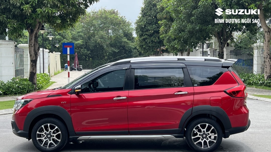 xe-suzuki-xl7-co-may-mau