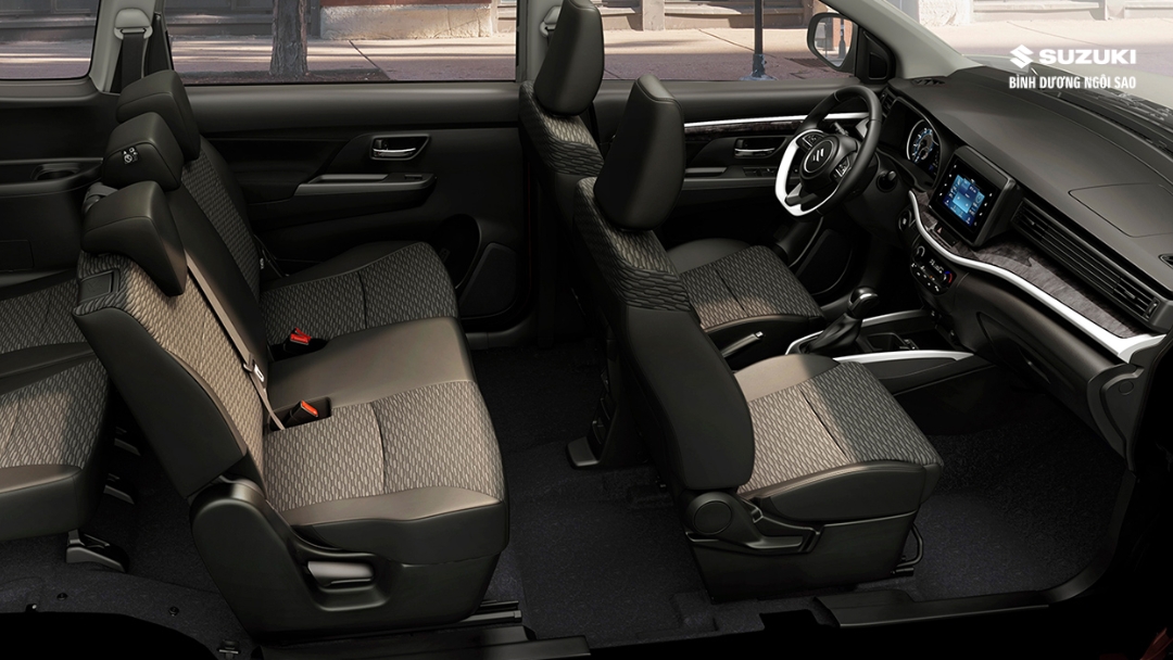 xl7-hybrid-vs-mitsubishi-xpander-cross