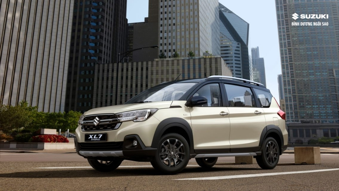 xl7-hybrid-vs-mitsubishi-xpander-cross